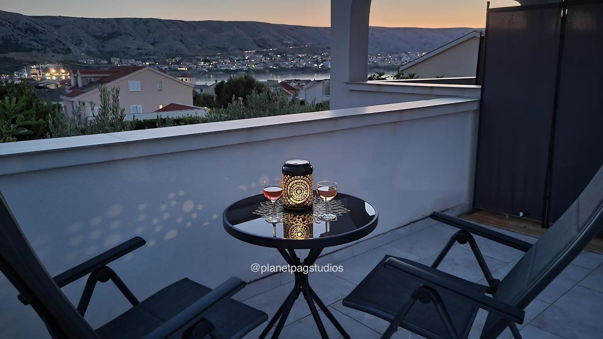 Planet Pag Studios - Relax, You'Re Home Pag Town